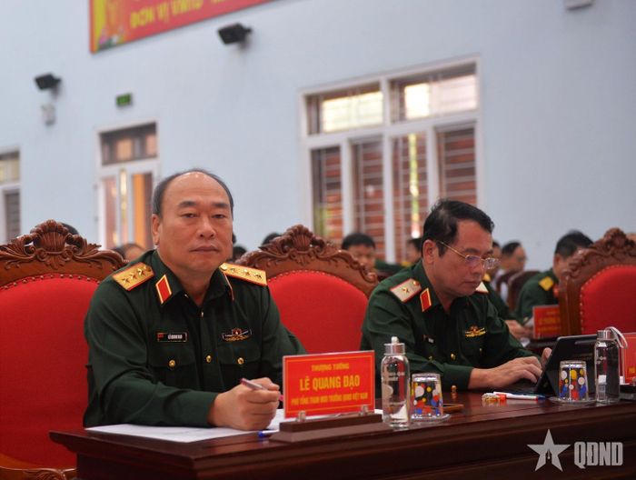 Thượng tướng Lê Quang Đạo, Phó tổng Tham mưu trưởng dự hội nghị.