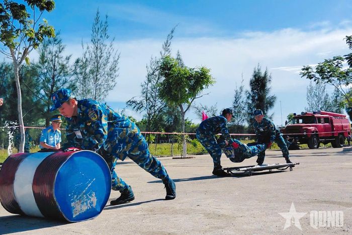 Thực hành nội dung cứu người bị nạn và sơ tán tài sản.