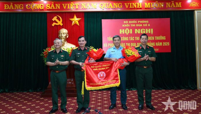  Binh đoàn 15 bàn giao nhiệm vụ Khối trưởng Khối thi đua số 8 năm 2027 cho Binh đoàn 16 và nhiệm vụ Khối phó cho Binh đoàn 18.  