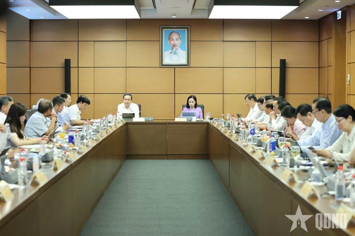 Quang cảnh phiên làm việc tại Tổ 2. Ảnh: TRỌNG HẢI