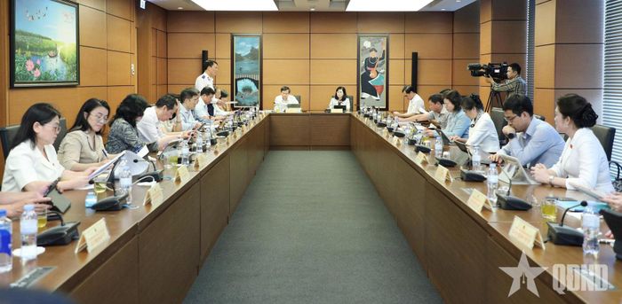  Quang cảnh phiên họp Quốc hội tại tổ 10, chiều 22-10.  