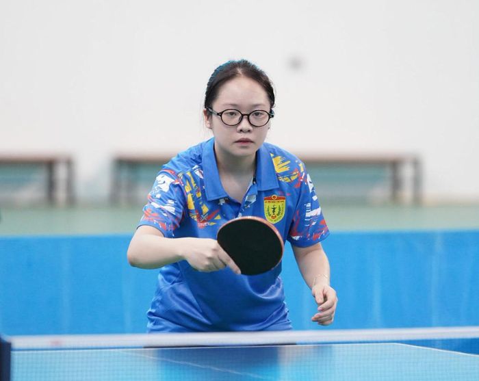 Lại Trần Linh Thảo (Học viện Quân y) là nhà vô địch đơn nữ môn bóng bàn. Ảnh: ĐỨC ANH 