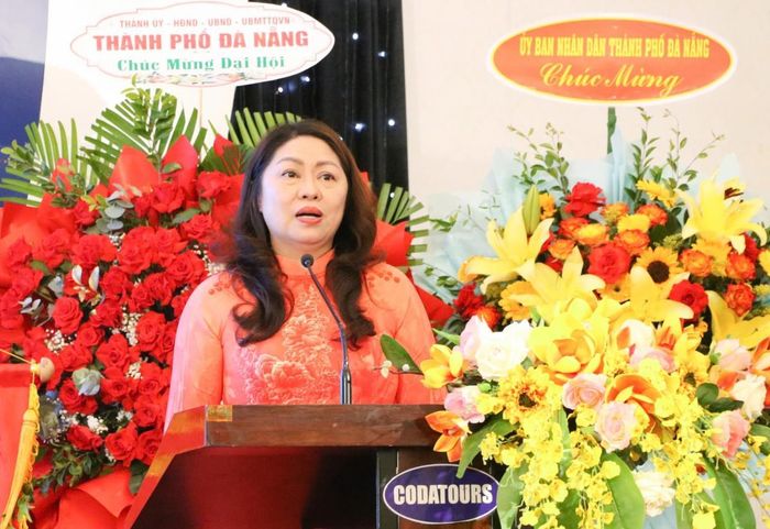 Phó Chủ tịch Thường trực Ủy ban MTTQ Việt Nam TP Đà Nẵng Nguyễn Thị Thu Lan phát biểu chỉ đạo tại đại hội.