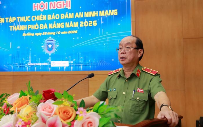 Thiếu tướng Nguyễn Hữu Hợp phát biểu khai mạc hội nghị diễn tập