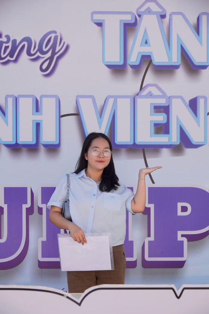 Đoàn Nguyễn Hồng Vân - tân sinh viên ngành Điều dưỡng tại trường ĐH Y - Dược (ĐH Huế).