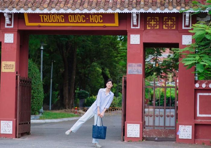 Quang tham quan khám phá nét đẹp kiến trúc và văn hóa của vùng đất Cố đô trong những ngày đầu học tập tại Huế.