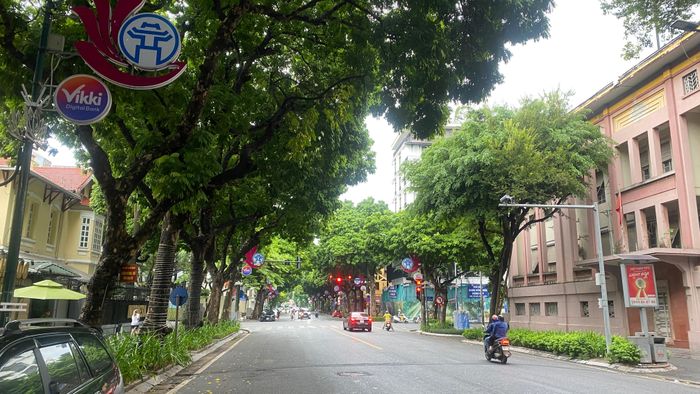Hà Nội vào thu, nhiệt độ cao nhất ngày 22-10 phổ biến 31-33 độ C. Ảnh: PHÚC HẬU