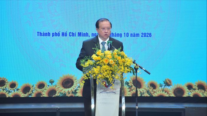  Thứ trưởng Bộ VH-TT-DL Tạ Quang Đông phát biểu chúc mừng nhà trường. Ảnh: VĂN TUẤN 
