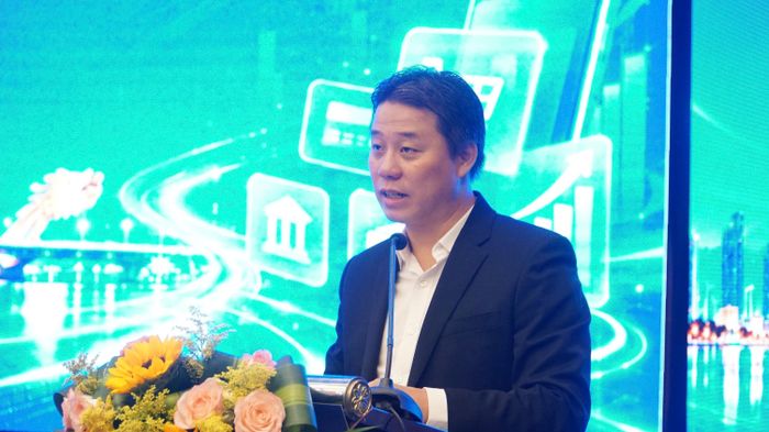 TS Bùi Huy Hoàng, Phó Giám đốc Trung tâm phát triển thương mại điện tử, Cục Thương mại điện tử chia sẻ tại hội thảo