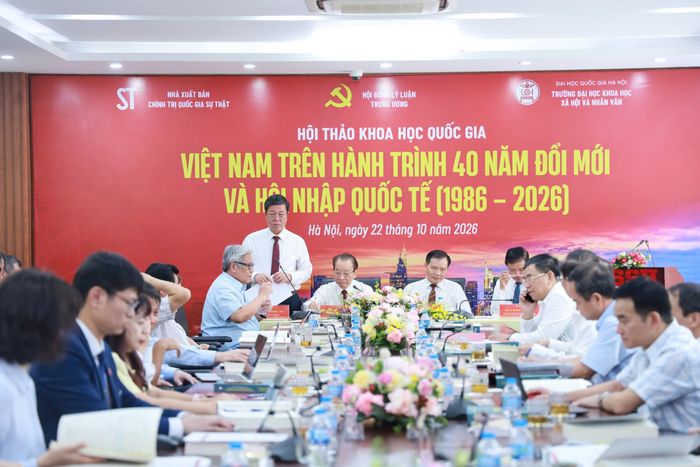 Hội thảo gồm hai phiên tham luận, tập trung những lĩnh vực có ý nghĩa nền tảng đối với tiến trình Đổi mới. Ảnh: NGUYỄN CHẮT