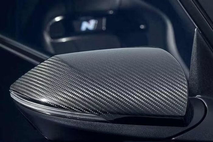 Sự xuất hiện của Elantra N Monochrome cũng được dự đoán là tín hiệu mở đường cho dòng sản phẩm N Lite mà hãng đang lên kế hoạch phát triển, nằm giữa phân khúc N Line và N thuần túy.