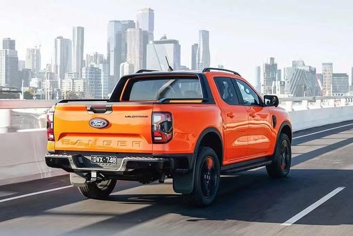 Động thái trên được cho là tương tự kế hoạch nâng cấp Ford Bronco 2027, khi các phiên bản Outer Banks, Badlands, Heritage và Filson dự kiến chuyển từ động cơ V6 2.7L sang loại V6 3.0L có công suất được điều chỉnh thấp hơn.