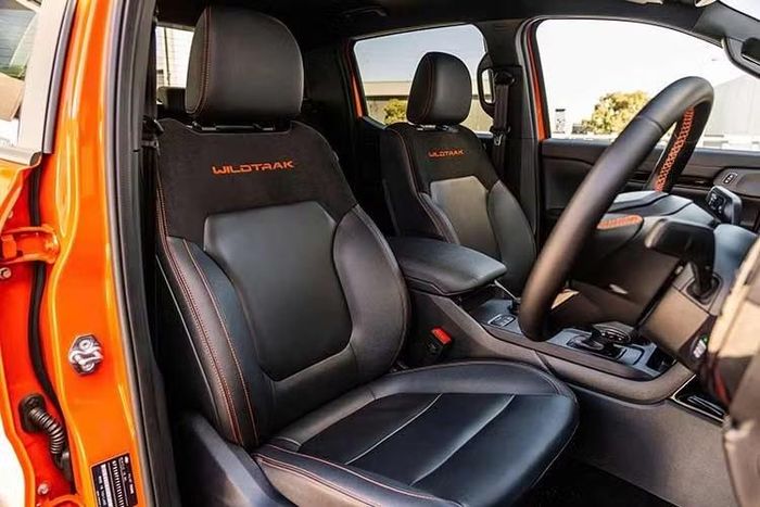 Tuy nhiên, Ford chưa xác nhận thông số động cơ V6 3.0L dành cho Ranger XLT và Lariat. Một khả năng được đề cập là hãng sẽ sử dụng cấu hình tương tự Bronco 2027, với công suất 380 mã lực và mô-men xoắn 597 Nm.