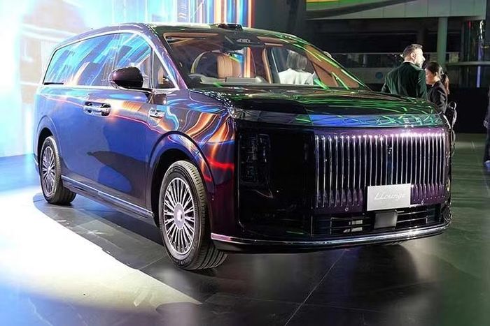 Hiện tại, thương hiệu Luxeed đang phân phối hai mẫu xe gồm sedan S7 và SUV R7 trên thị trường quốc tế, đều có tùy chọn hệ truyền động BEV và EREV. Bước sang năm 2026, hãng đặt kỳ vọng lớn vào mẫu MPV cao cấp Luxeed V9 và Llounge sản phẩm được xem là “flagship công nghệ” mới.