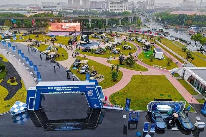 Chương trình còn có các hoạt động tham quan nhà máy thông minh, trải nghiệm showroom, lái thử V25 và V27 cùng khám phá công nghệ.