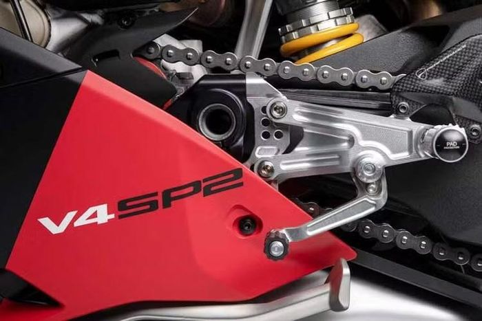 Lần đầu tiên, Panigale V4 S được hưởng chương trình Factory Made của Ducati, cho phép khách hàng lựa chọn màu sắc, họa tiết trang trí và một số linh kiện ngay trong quá trình sản xuất tại nhà máy ở Ý.