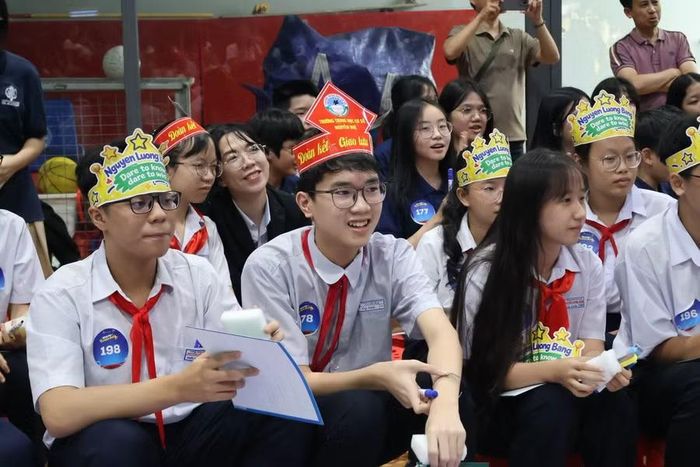 Học sinh Trường THCS Nguyễn Lương Bằng tham gia sân chơi Rung chuông vàng cấp THCS. Ảnh: NTCC.