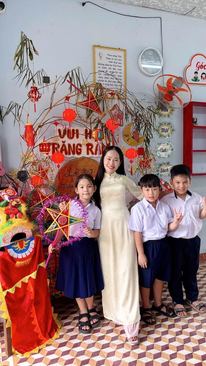 Cô và trò lớp 3/7 với hoạt động trải nghiệm Vui hội trăng rằm.