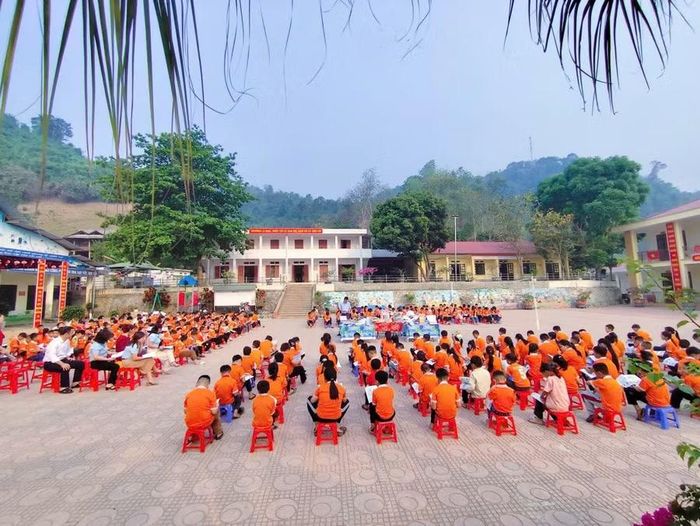 Một góc sân trường trong hoạt động trải nghiệm.