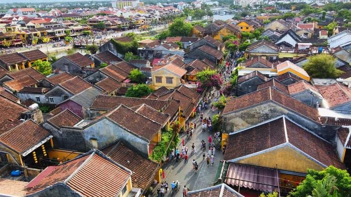 Phố cổ Hội An nhìn từ trên cao.