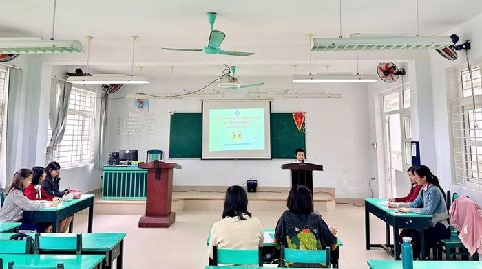 Câu lạc bộ Tranh biện tiếng Anh tại trường.