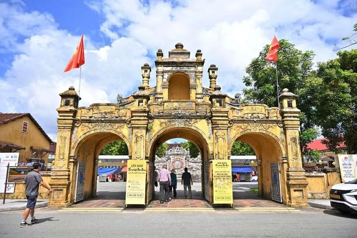 Di tích Cơ Mật Viện - nơi diễn ra Liên hoan Thư pháp Việt Nam lần thứ I.