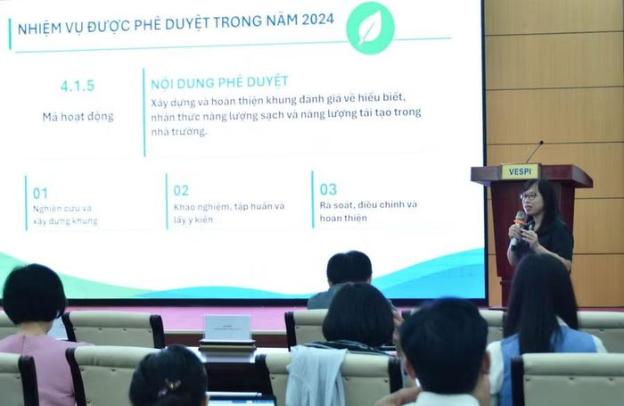 Chuyên gia chia sẻ tại hội thảo.