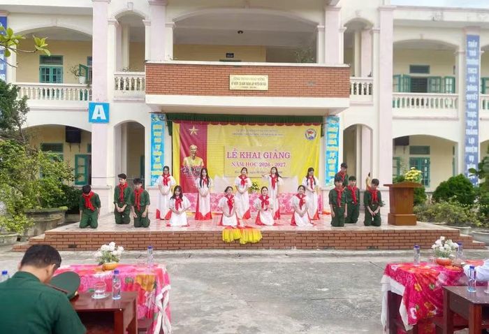 Các tiết mục văn nghệ của học sinh trong lễ khai giảng năm học mới.