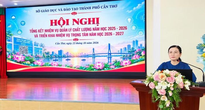 Bà Trần Thị Huyền, Giám đốc Sở GD&ĐT TP Cần Thơ phát biểu tại Hội nghị.