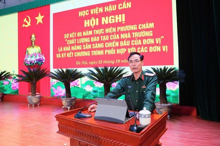 Trung tướng Phan Tùng Sơn – Giám đốc Học viện Hậu cần phát biểu tại hội nghị.