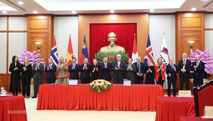 Tổng Bí thư, Chủ tịch nước Tô Lâm đã chứng kiến Lễ ký Hiệp định thương mại tự do giữa Việt Nam và các nước thành viên Hiệp hội Mậu dịch tự do châu Âu (EFTA), ngày 18/10, tại Hà Nội. (Ảnh: Thành Long)