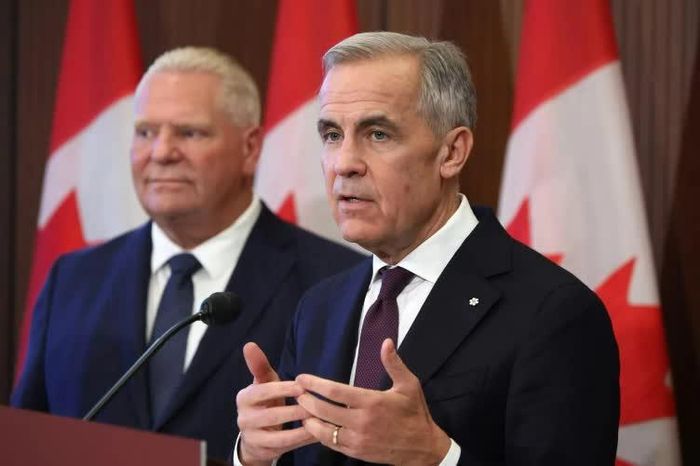 Thủ tướng Canada Mark Carney (phải) tại cuộc họp báo chung với Thủ hiến Ontario Doug Ford ở Ottawa ngày 21/10. (Nguồn: Bloomberg)