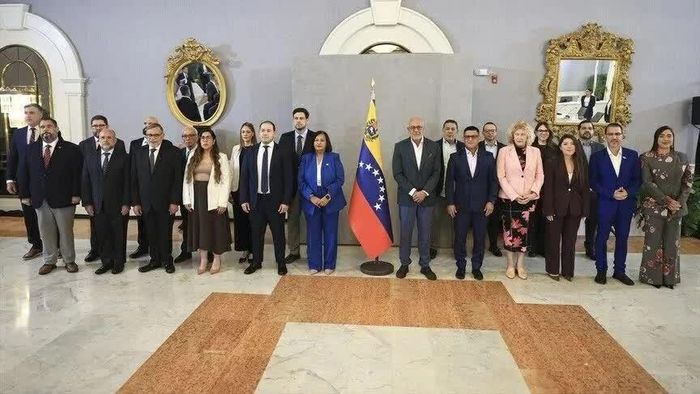 Các đại biểu tham gia vòng đàm phán thứ 3 giữa chính phủ Venezuela và phe đối lập về chuyển tiếp chính trị. (Nguồn: Anadolu)