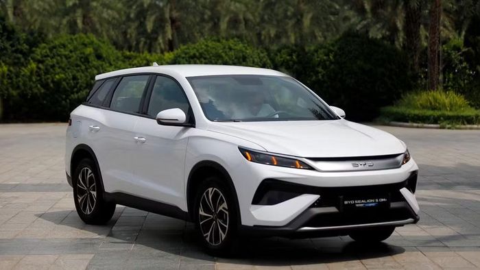 BYD Sealion 5 định vị ở phân khúc gầm cao cỡ C với chính "anh em" Sealion 6 - Ảnh: TGPT