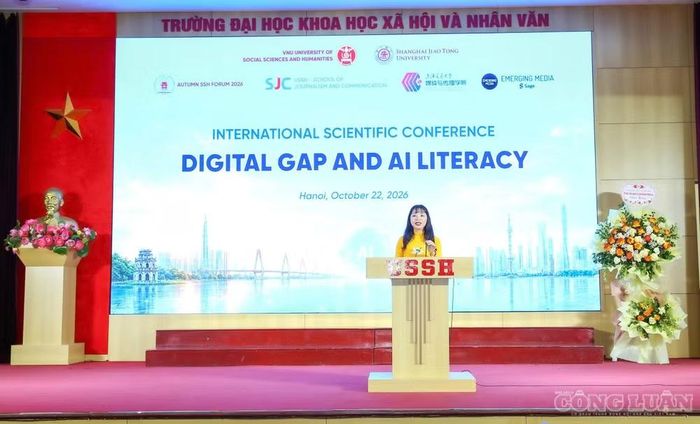 PGS.TS. Đặng Thị Thu Hương, Phó Hiệu trưởng Trường Đại học Khoa học Xã hội và Nhân văn, Đại học Quốc gia Hà Nội, phát biểu chào mừng hội thảo.