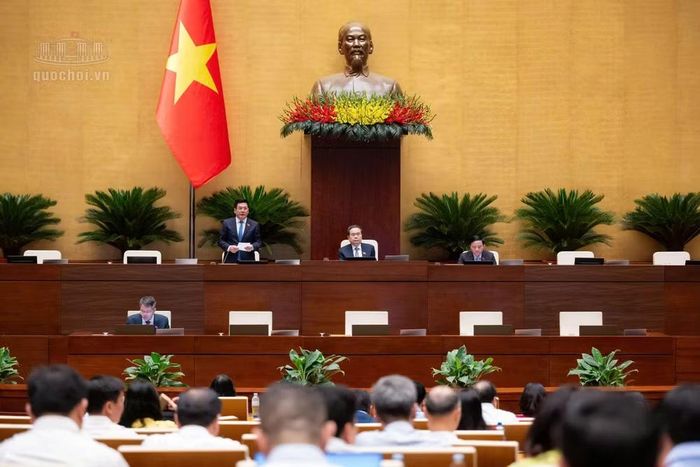 Đoàn chủ tọa tại phiên họp sáng 22/10. Ảnh QH.