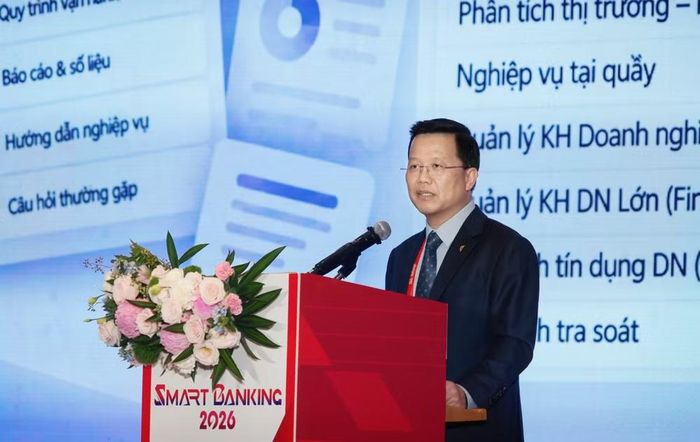 Ông Nguyễn Hưng, Tổng Giám đốc TPBank chia sẻ bức tranh toàn cảnh về hành trình bứt phá “Ngân hàng trong kỷ nguyên AI: Từ chuyển đổi số đến ngân hàng thông minh”. Ảnh: BTC.