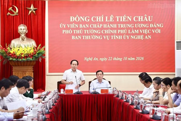 Phó Thủ tướng đề nghị Thường trực Tỉnh ủy, Ban Thường vụ, Ban Chấp hành Đảng bộ tỉnh Nghệ An tiếp tục đoàn kết, thống nhất, kiên định hoàn thành mục tiêu tăng trưởng đã đề ra, đóng góp thực chất cho mục tiêu tăng trưởng 2 con số của cả nước - Ảnh: CP