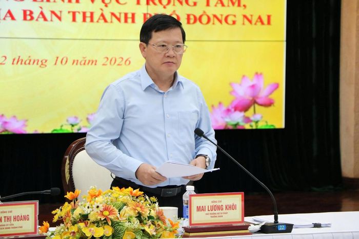 Thứ trưởng Bộ Tư pháp Mai Lương Khôi – Trưởng đoàn kiểm tra đánh giá cao nội dung tại buổi làm việc (ảnh: Khánh Toàn)