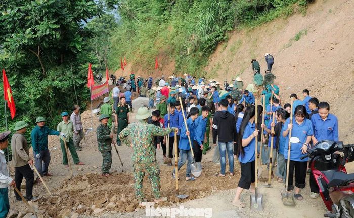  Tại xã Tương Dương, đợt ra quân được triển khai gắn với nhiệm vụ phòng, chống hạn hán, khắc phục ảnh hưởng của mưa lũ, sạt lở năm 2026. Đông đảo đoàn viên﻿, thanh niên cùng cán bộ, chiến sĩ và người dân các bản đồng loạt tham gia các phần việc, góp phần từng bước khôi phục hạ tầng, bảo đảm an toàn giao thông và ổn định đời sống sau thiên tai. 