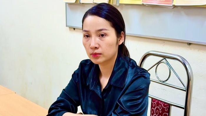 Lê Kim Anh thừa nhận hành vi vi phạm và xin lỗi tổ công tác. Ảnh: Quỳnh Trang