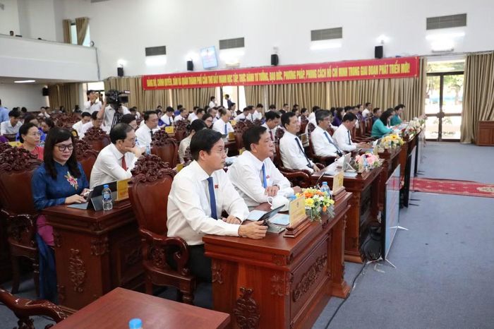 Các đại biểu tham dự kỳ họp.