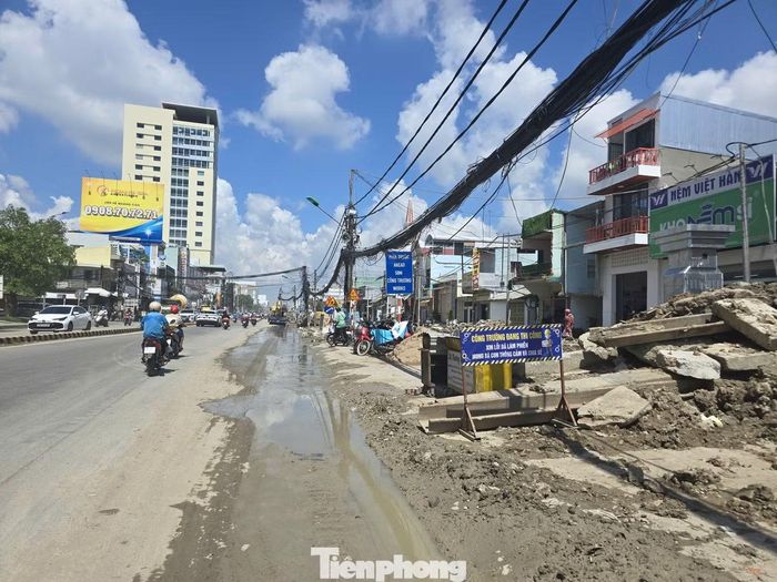  Dự án mở rộng 7 km Quốc lộ 91 qua các phường Ninh Kiều, Cái Khế, Bình Thủy và Thới An Đông. Năm 2021, dự án chính thức được giao lại cho Cần Thơ thực hiện. Tổng chi phí giải phóng mặt bằng của dự án được duyệt hơn 5.556 tỷ đồng, nhưng sau khi Trung tâm Phát triển quỹ đất TP. Cần Thơ rà soát chi tiết, chi phí này thực tế còn gần 2.500 tỷ đồng, dư hơn 3.000 tỷ đồng so với tổng mức đầu tư được duyệt, do giảm diện tích và đơn giá bồi thường. 