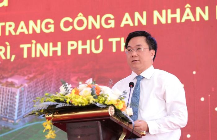 Chủ tịch UBND tỉnh Phú Thọ Trần Duy Đông phát biểu. Ảnh: Đức Anh