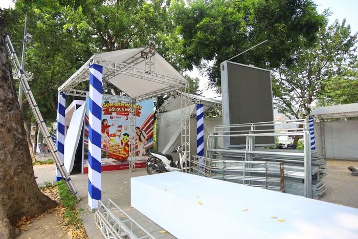 Không gian gần 70 gian hàng hứa hẹn trở thành điểm kết nối giữa công nghệ, thanh toán số, mua sắm và trải nghiệm của người tham dự.