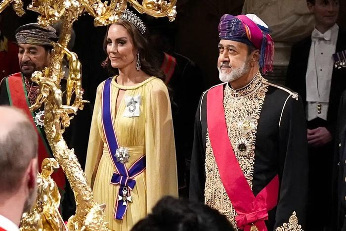 Các chuyên gia về hoàng gia cho rằng Kate Middleton là "biểu tượng ngoại giao", luôn thu hút truyền thông mỗi lần xuất hiện.