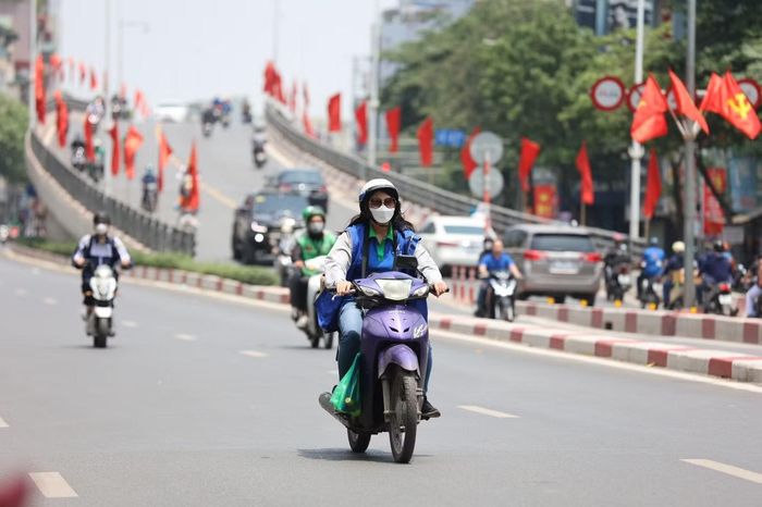 Miền Bắc nhanh chóng hửng nắng sau khi không khí lạnh suy yếu trưa 22/10.