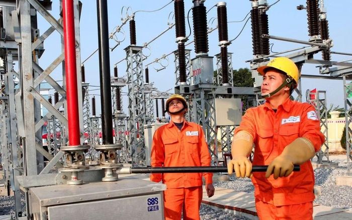 Cấp bách triển khai các giải pháp đảm bảo cung ứng đủ điện.