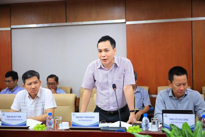 Phó Tổng Giám đốc PVChem Bùi Tuấn Ngọc báo cáo đoàn giám sát PETROVIETNAM về tình hình sản xuất kinh doanh của Tổng công ty trong năm 2026, định hướng giai đoạn 2026-2030.