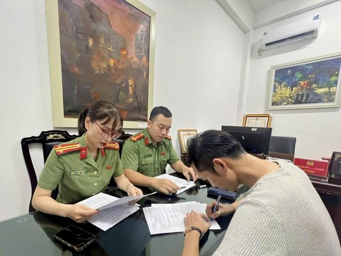 Cơ quan Công an làm việc với đại diện Công ty Giải trí truyền thông Son.